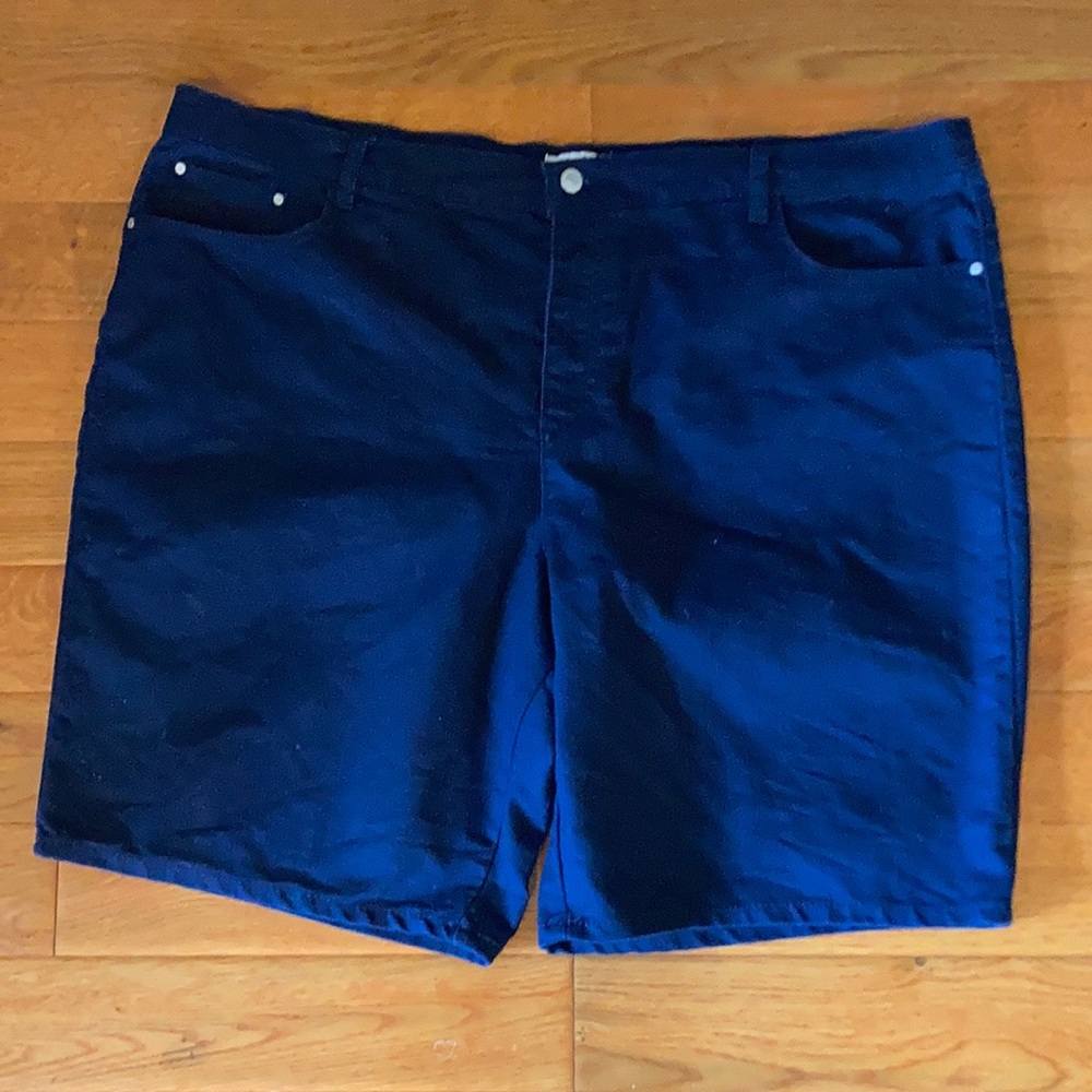 Jacylyn Smith Navy Shorts 22W